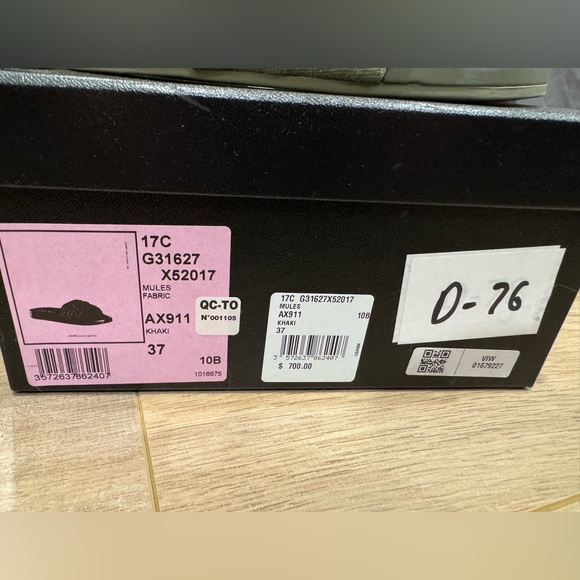 Chanel Slides - Picture 2 of 3